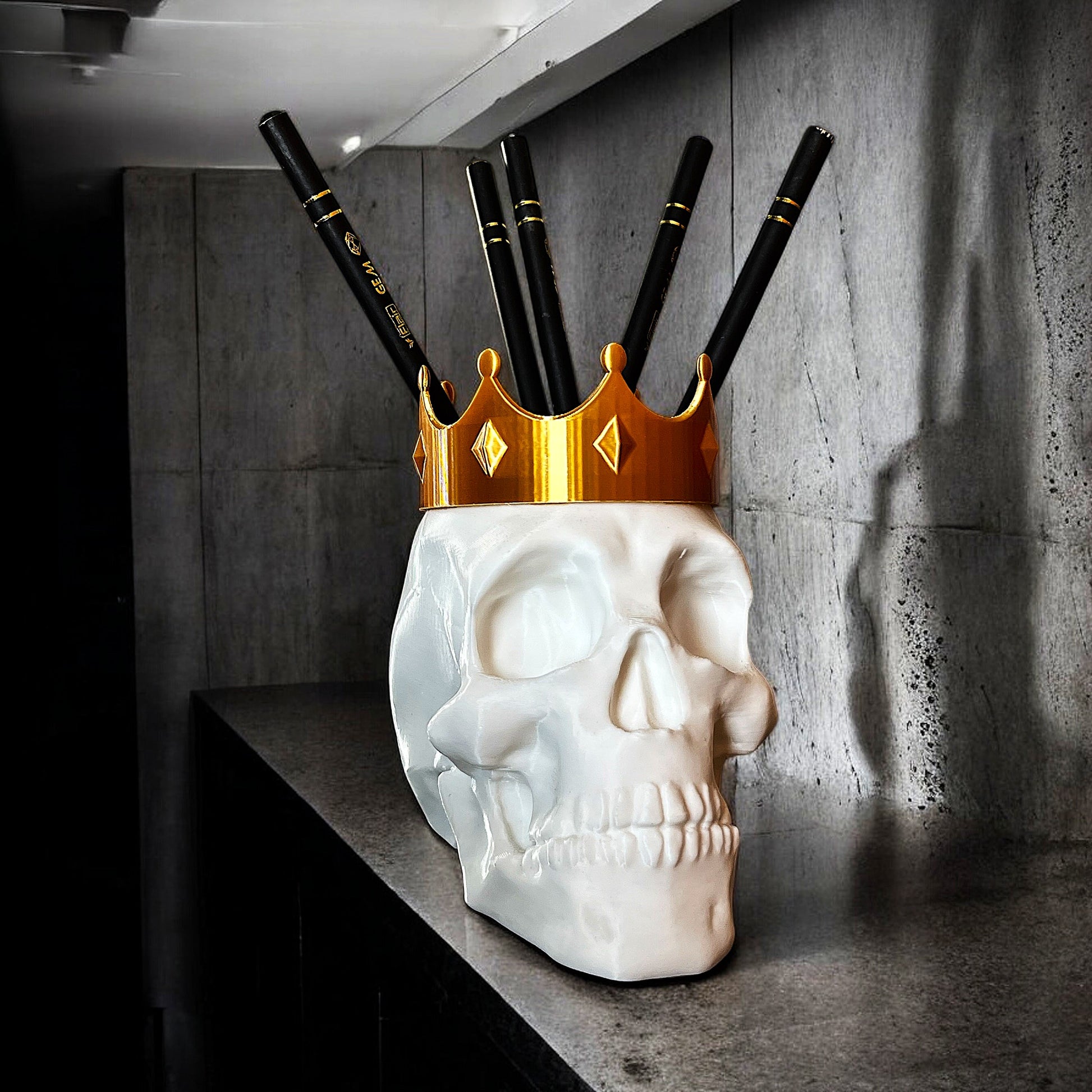 ROYAL KING'S SKULL PEN HOLDER, TRENDY DESK ORGANIZER, PLASTIC FUNKY PEN PENCIL HOLDER