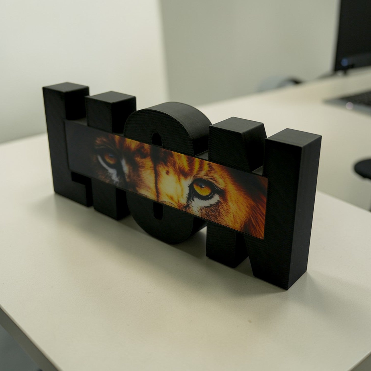 Lion Eyes Table Top Wildlife Desk And Home Decor And Collectibles