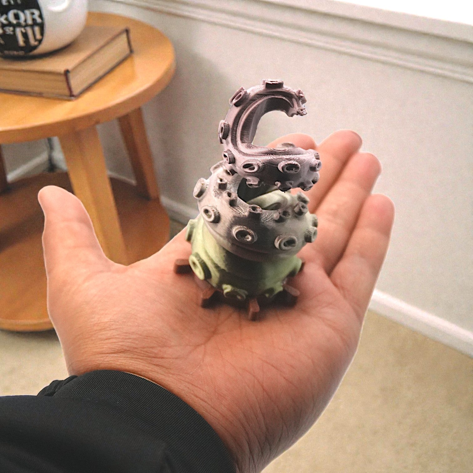 Aesthetic Tentacle Pen Holder – For That Main Character Desk Energy 🖤