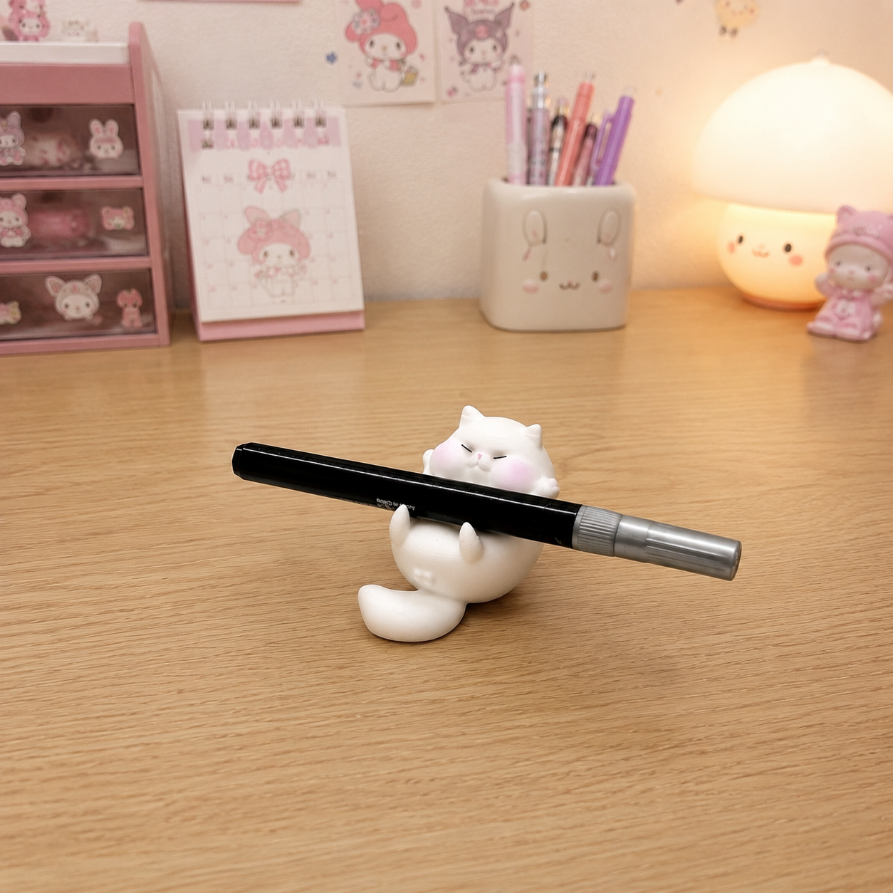 Cute Chubby lazy kitty. single pen penstand.