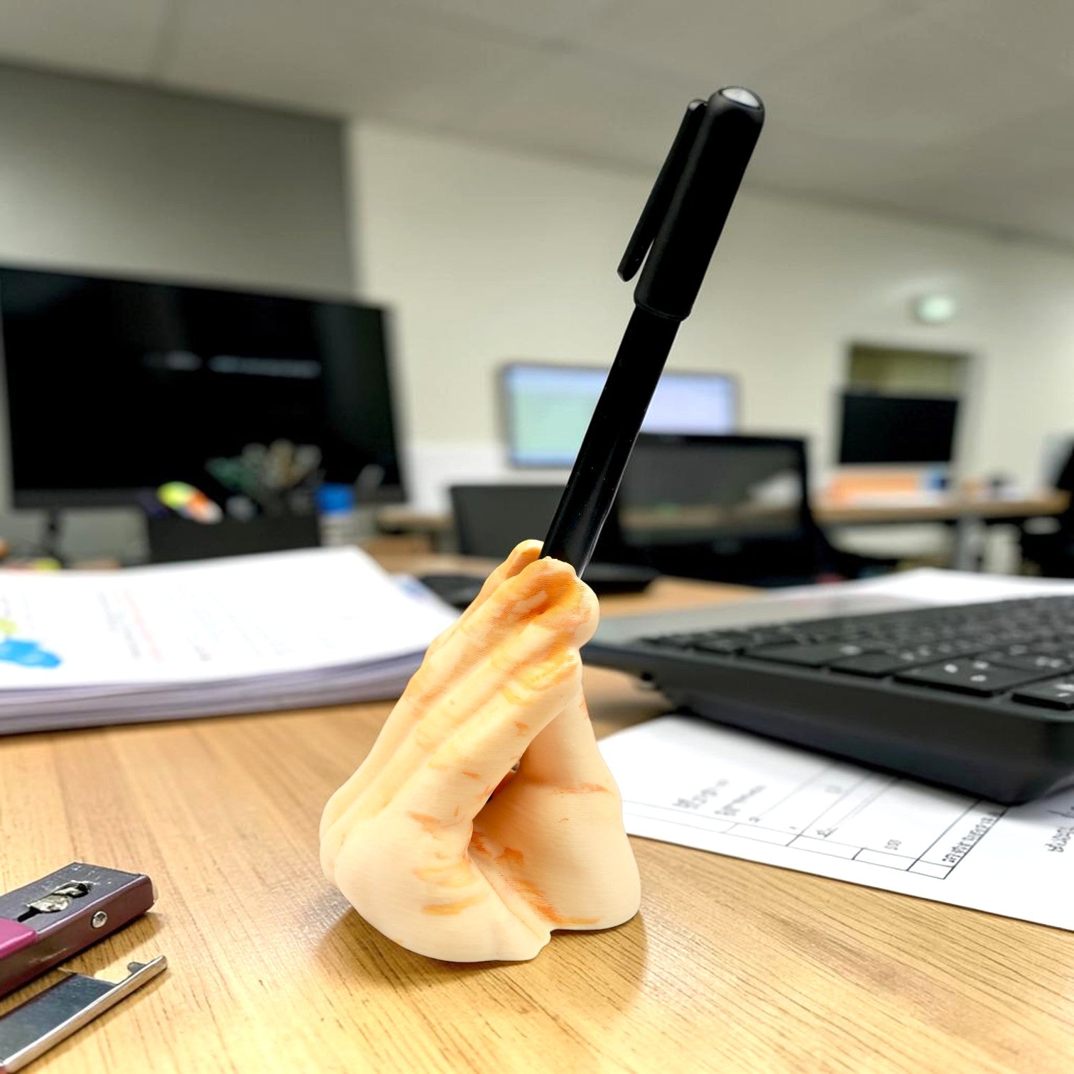 PEN HOLDING HAND PEN STAND, PEN HOLDER Creative Desk Organizer And Collectible