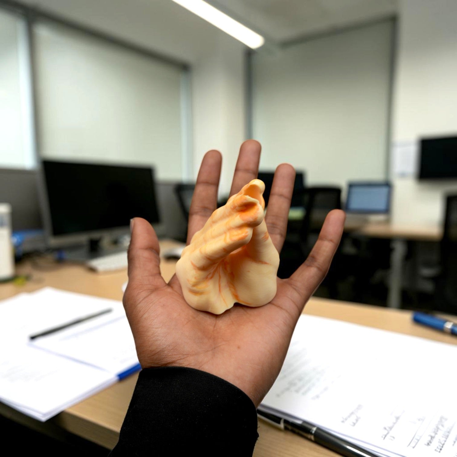 PEN HOLDING HAND PEN STAND, PEN HOLDER Creative Desk Organizer And Collectible